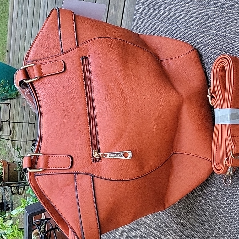 Michael Kors Bag - NWT *$10 repair needed see last 2 pics* - Picture 3 of 8